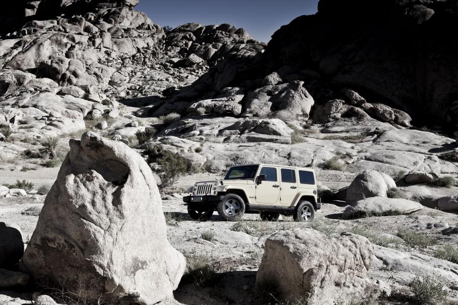  Jeep Wrangler Unlimited Mojave 2011 года  (фото 35 из 46)